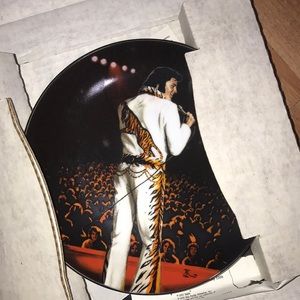 Elvis plate